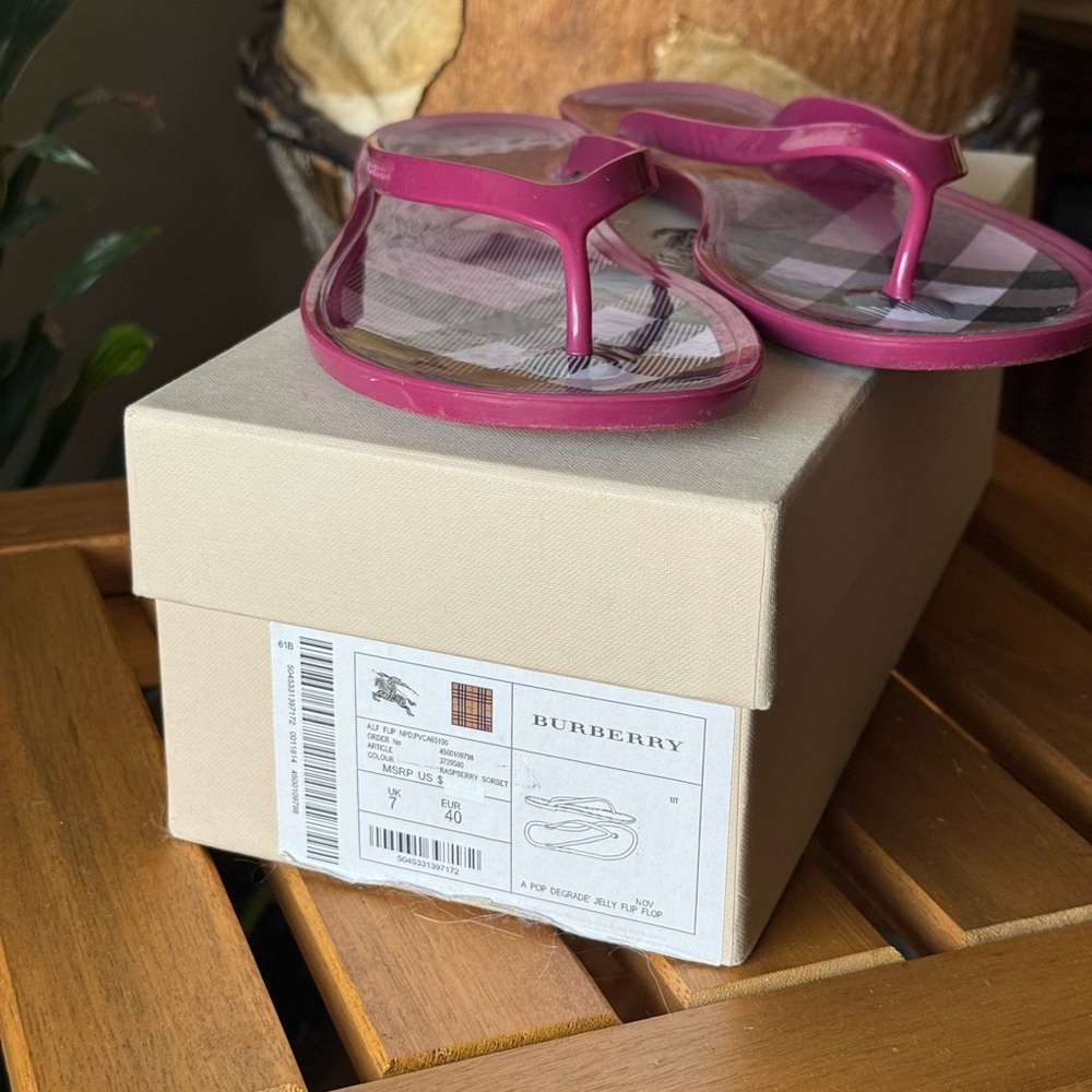 Burberry Jelly Thong Sandals - Picture 2 of 4
